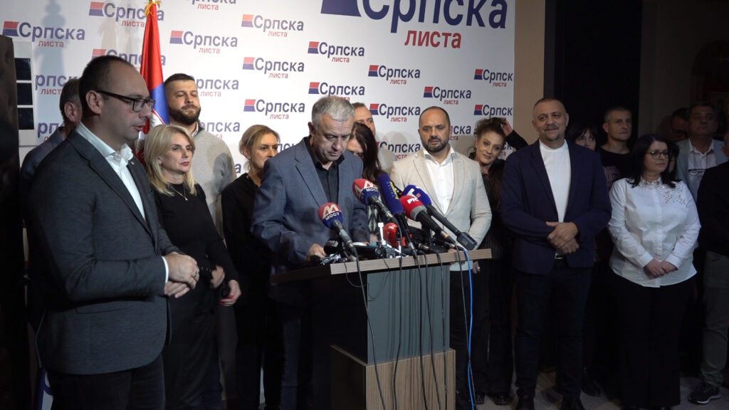 Srpska lista zakazala je vanrednu konferenciju za medije večeras u 19 časova. S 41